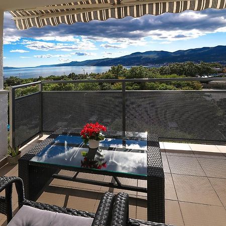 Apartment Leon - Sea View Рийека Екстериор снимка