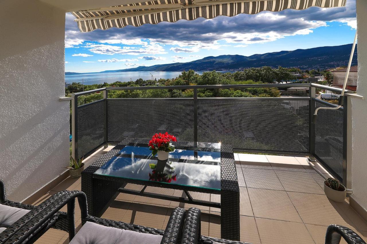 Apartment Leon - Sea View Рийека Екстериор снимка