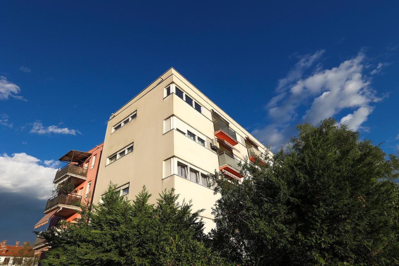 Apartment Leon - Sea View Рийека Екстериор снимка