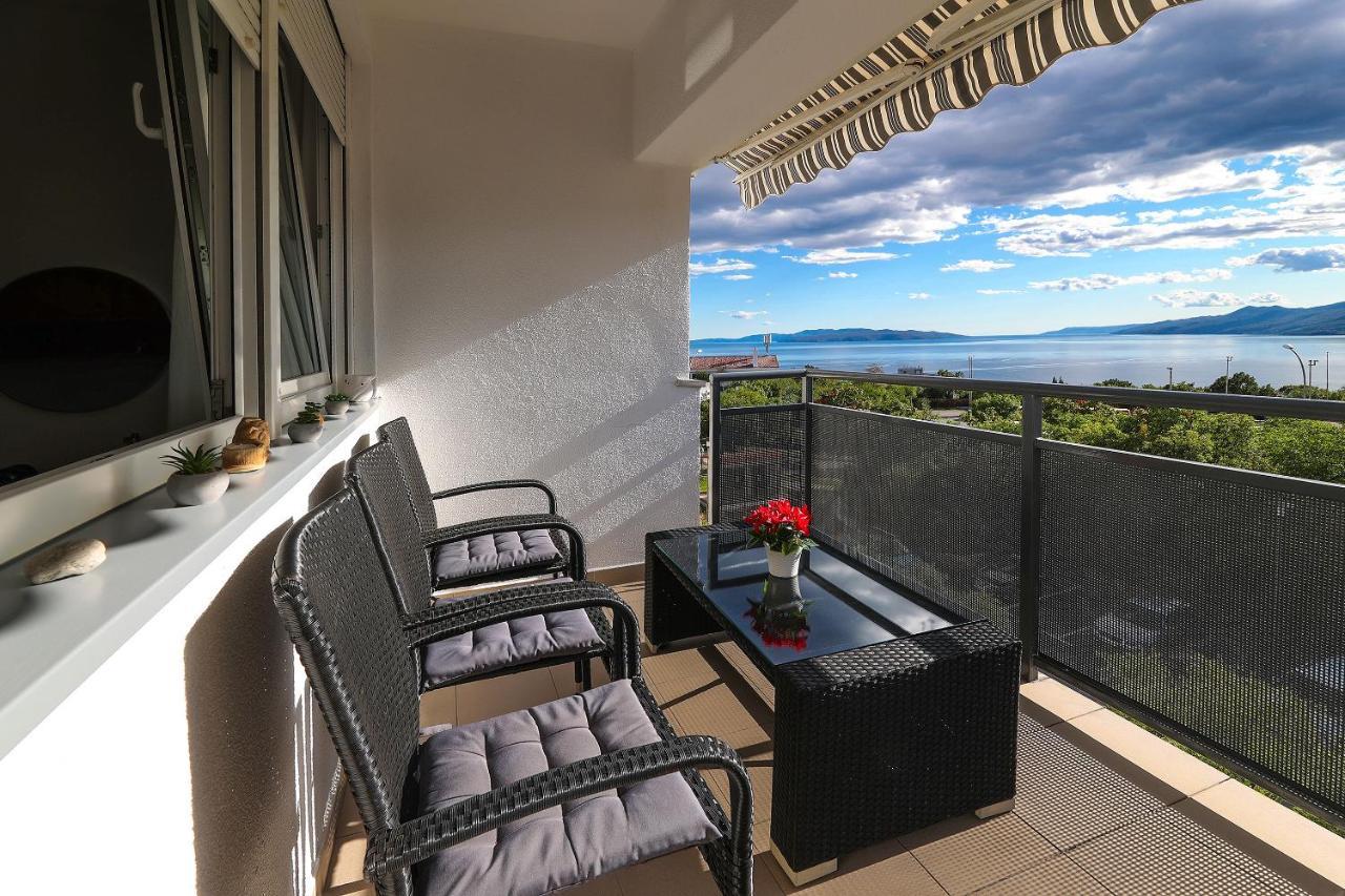 Apartment Leon - Sea View Рийека Екстериор снимка